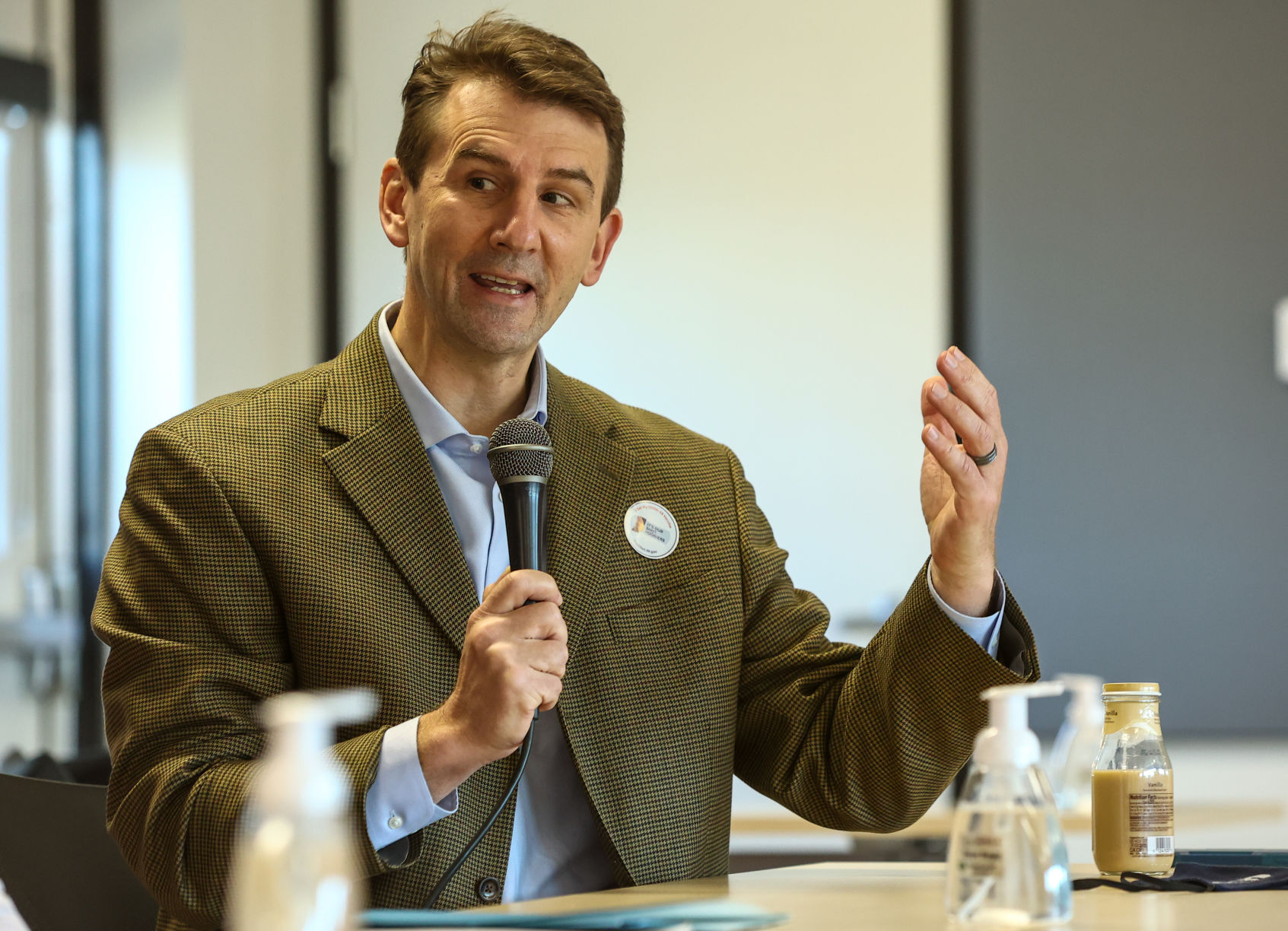 Indiana State Health Commissioner Dr. Kristina Box visits vaccine clinic